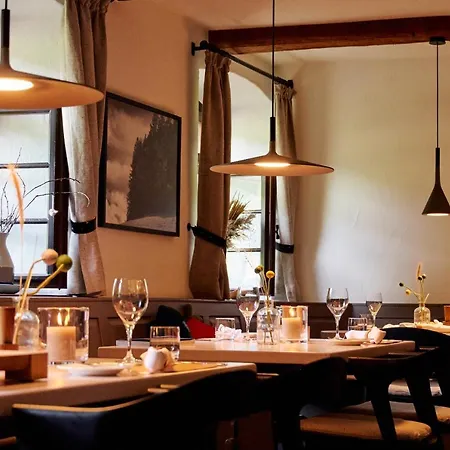 & Restaurant Linde Muenstertal